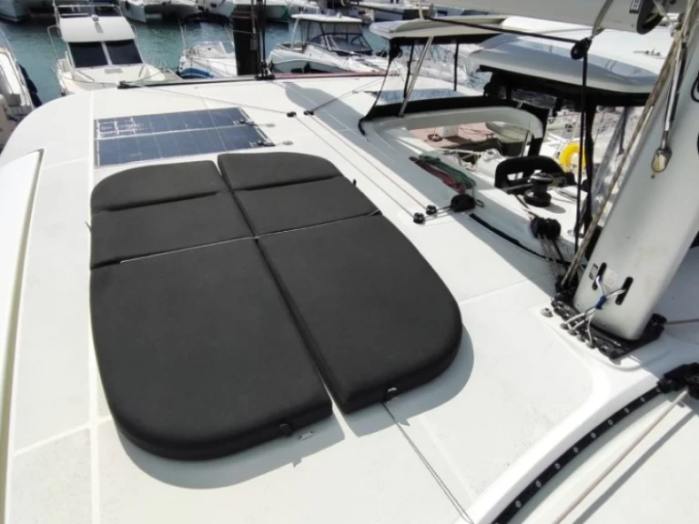 Hire Catamaran Lagoon with a boat licence