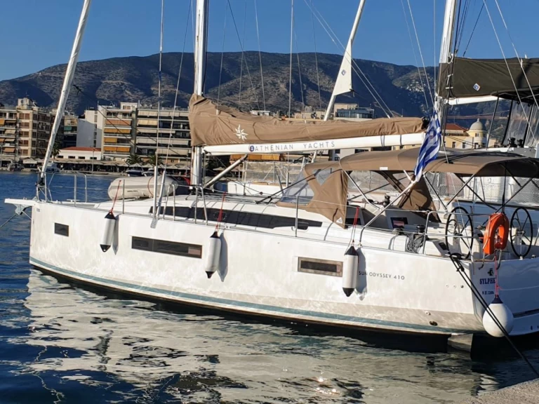 Sailboat to hire Neo Klima at the best price