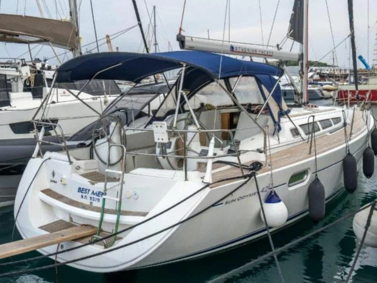 Hire a Jeanneau Sun Odyssey 42i Neo Klima