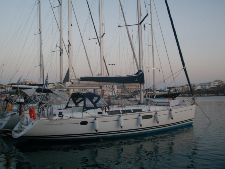 Hire Sailboat Jeanneau with a boat licence