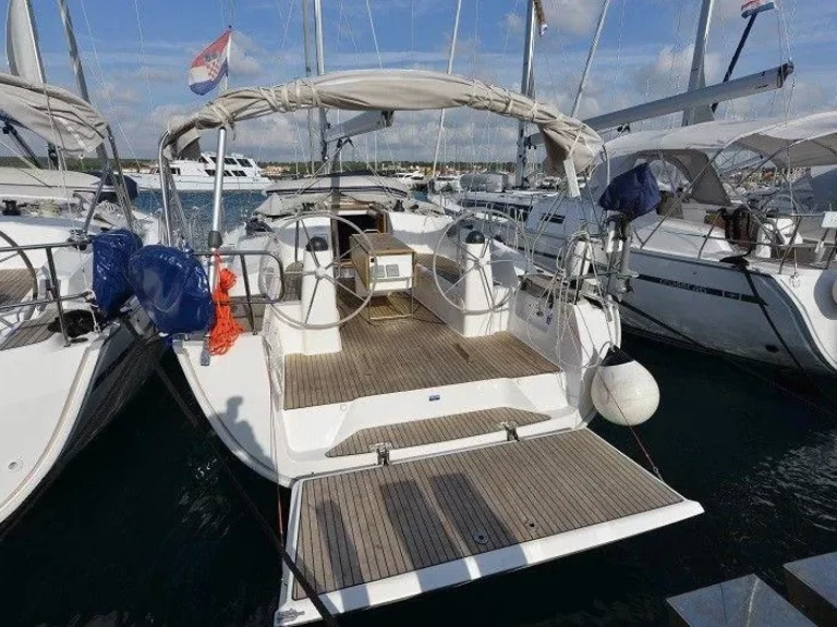 Hire Sailboat Bavaria with a boat licence