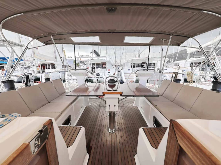 Yacht hire Palma de Mallorca cheap Cruiser 51