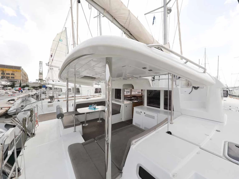 Hire Catamaran Lagoon with a boat licence