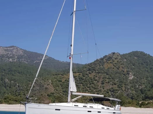 Hire Sailboat Bavaria with a boat licence