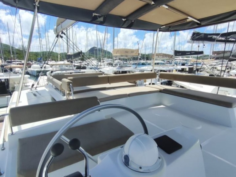 Hire Catamaran Bali with a boat licence