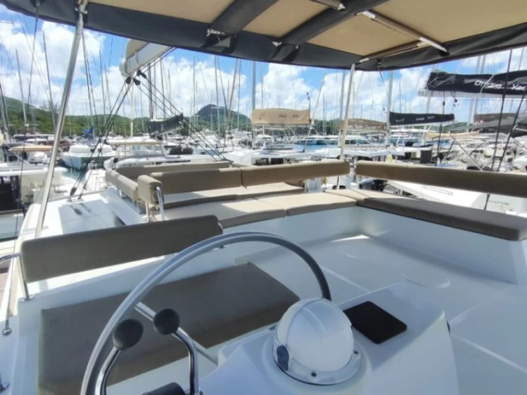 Hire Catamaran Bali with a boat licence