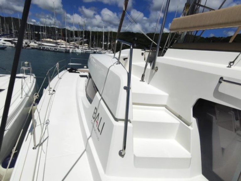Catamaran to hire Le Marin at the best price