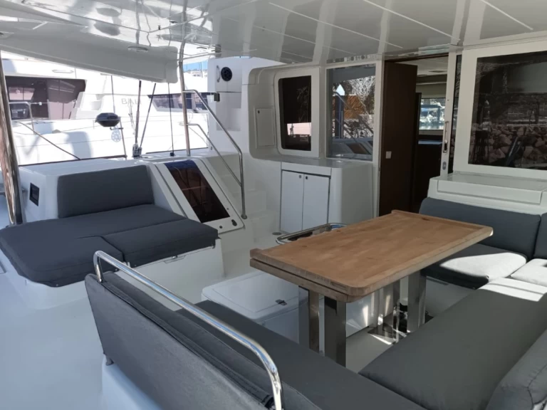 Hire Catamaran Lagoon with a boat licence