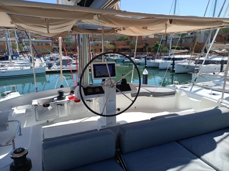 Catamaran to hire La Paz at the best price