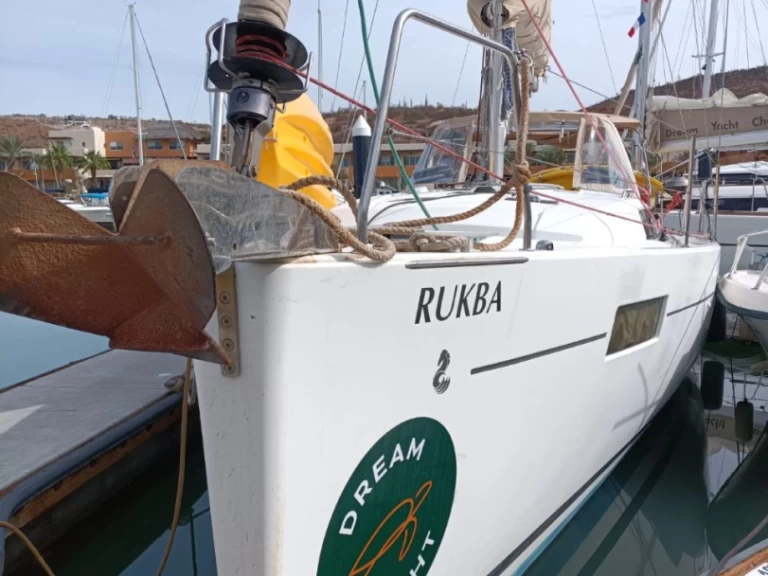Yacht hire La Paz cheap Oceanis 41.1