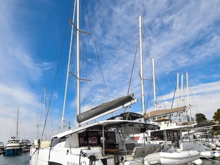 Charter a Fountaine Pajot Astrea 42 in Ðuraševići on Samboat