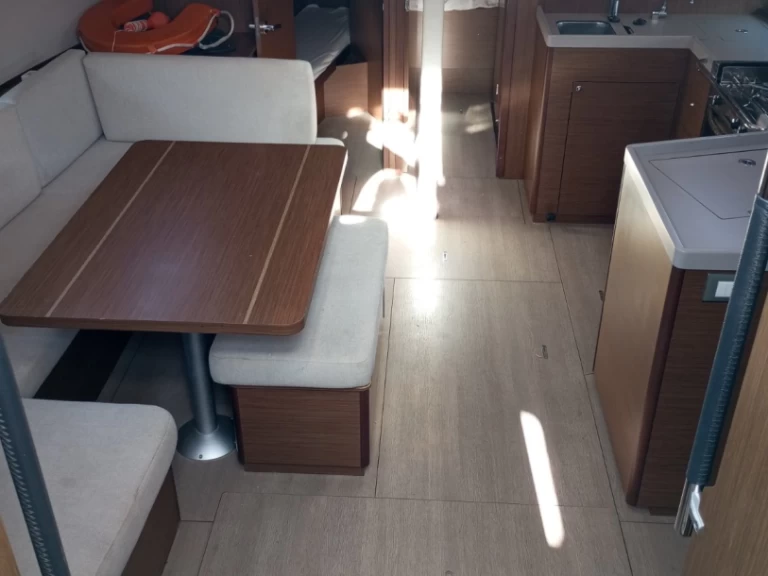 Hire Sailboat Bénéteau with a boat licence