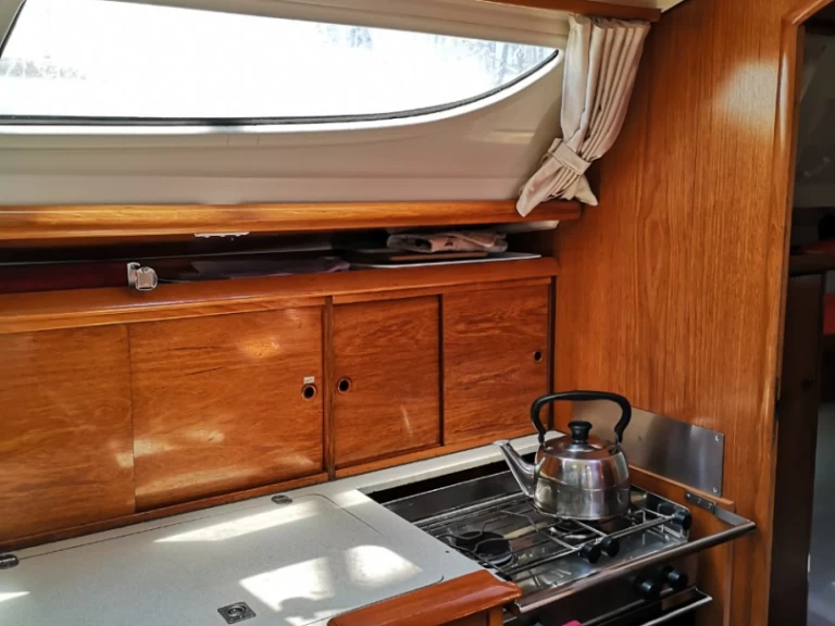 Yacht charter Néa Péramos - Jeanneau Sun Odyssey 35 on SamBoat