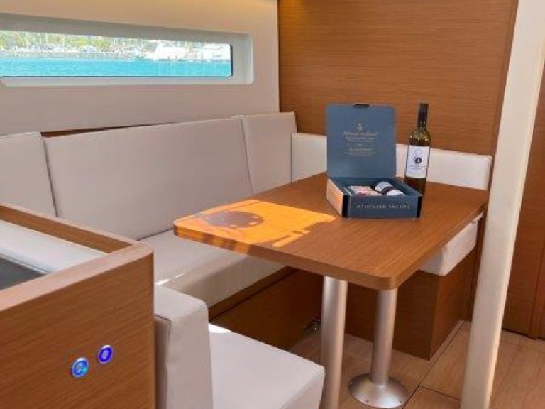 Hire a Jeanneau Sun Odyssey 380 Lávrio