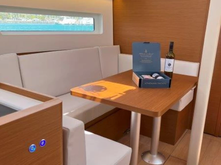 Hire a Jeanneau Sun Odyssey 380 Lávrio