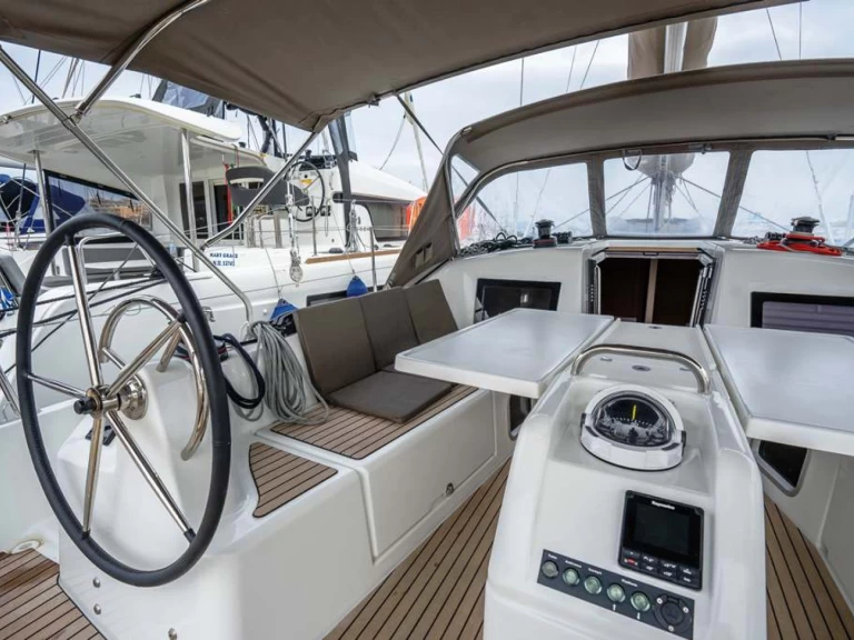 Hire Sailboat with or without skipper Jeanneau Lávrio