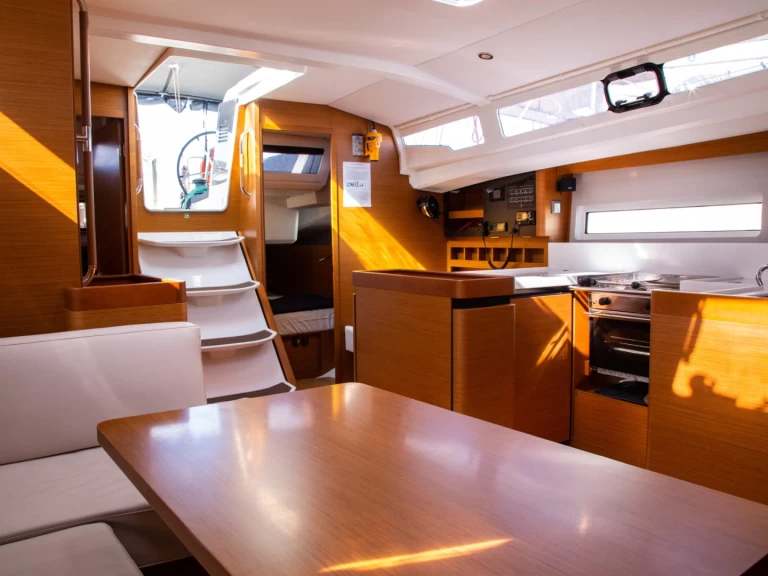 Hire Sailboat with or without skipper Jeanneau Nydri