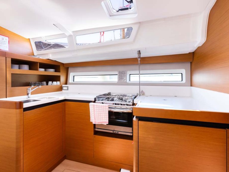 Jeanneau Sun Odyssey 490 charter bareboat or skippered in  Lávrio