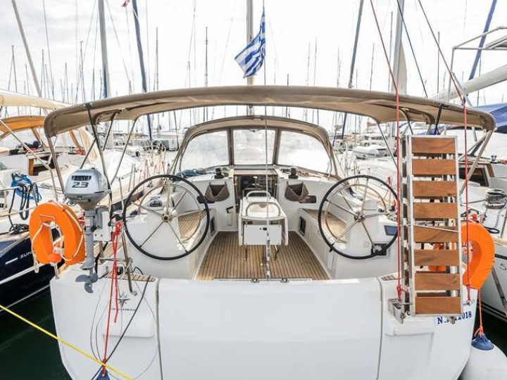 Hire Sailboat Jeanneau with a boat licence