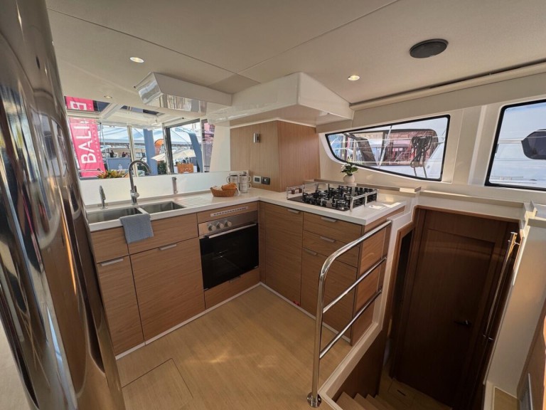 Charter a Bali Bali 4.6 in Marsh Harbour on Samboat