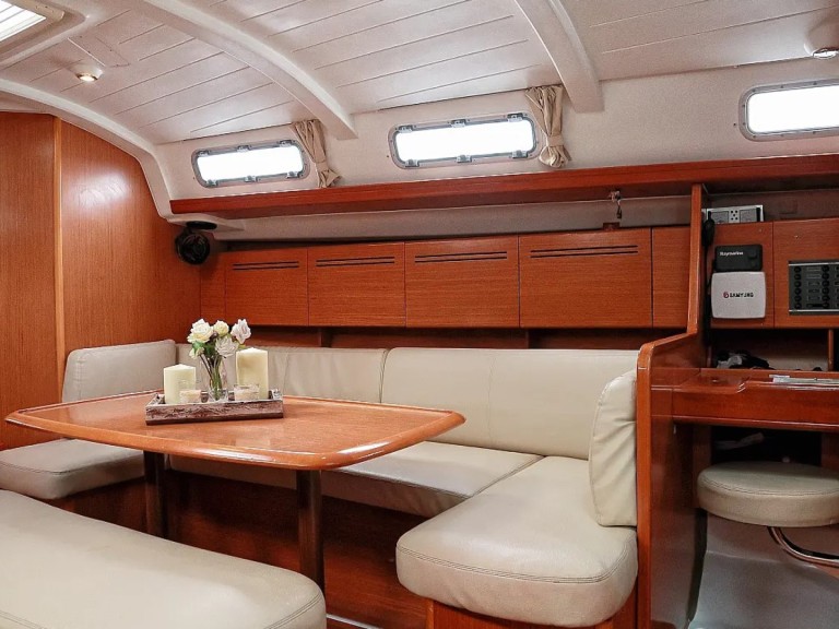 Charter a Bénéteau Cyclades 43.4 in Préveza on Samboat