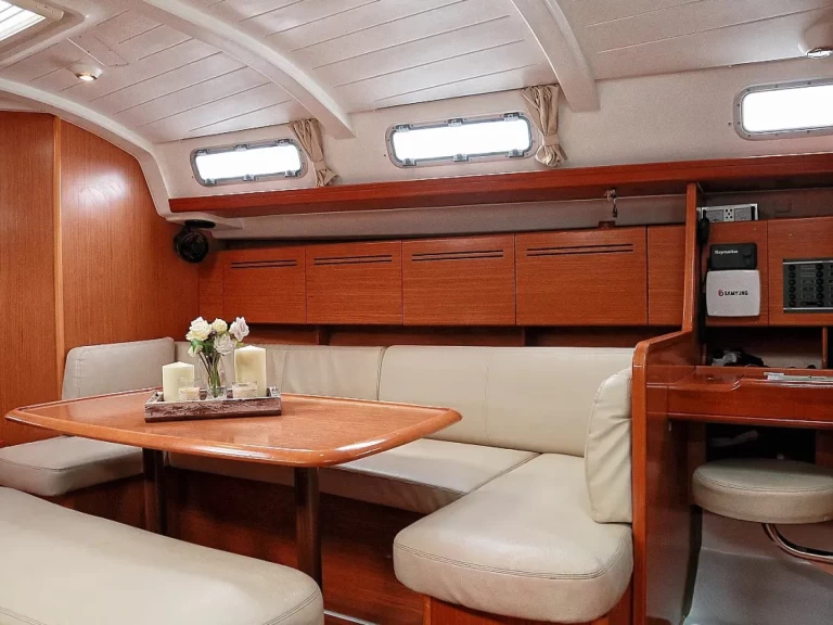 Charter a Bénéteau Cyclades 43.4 in Préveza on Samboat