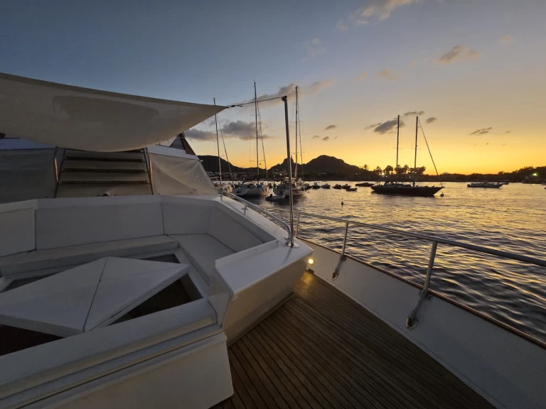 Hire a Cantieri Di Pisa Akhir 20 Catania