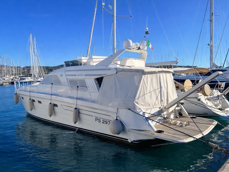 Charter a Raffaelli STORM S in Porto Riva di Traiano on Samboat