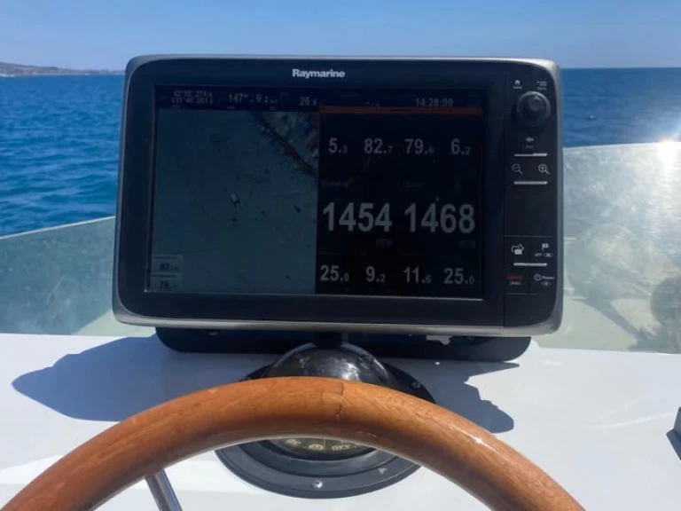 Motorboat to hire Porto Riva di Traiano at the best price