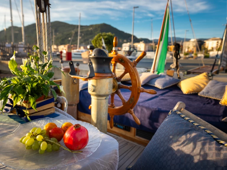 Charter a SIMEONI GOLETTA 15 MT in Chiavari on Samboat