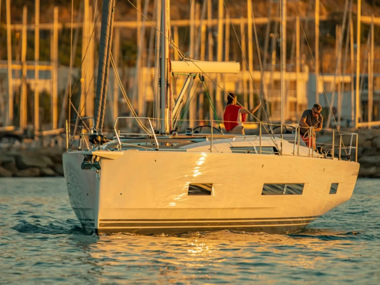 Sailboat hire in Cannes - Hanse Hanse 460