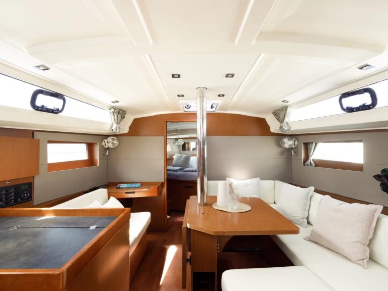 Bénéteau Oceanis 41.1 charter bareboat or skippered in  Kos