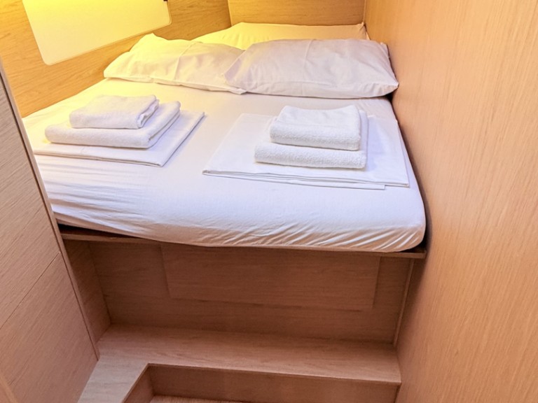 Charter a Bénéteau Oceanis 46.1 in Sukošan on Samboat