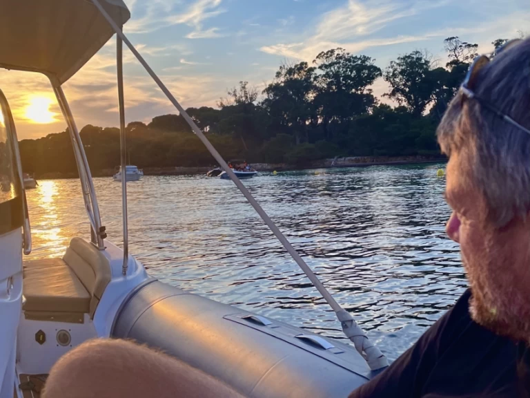 Motorboat to hire Antibes at the best price