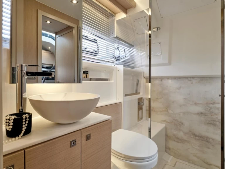 Motorboat to hire Marina de Portimão at the best price