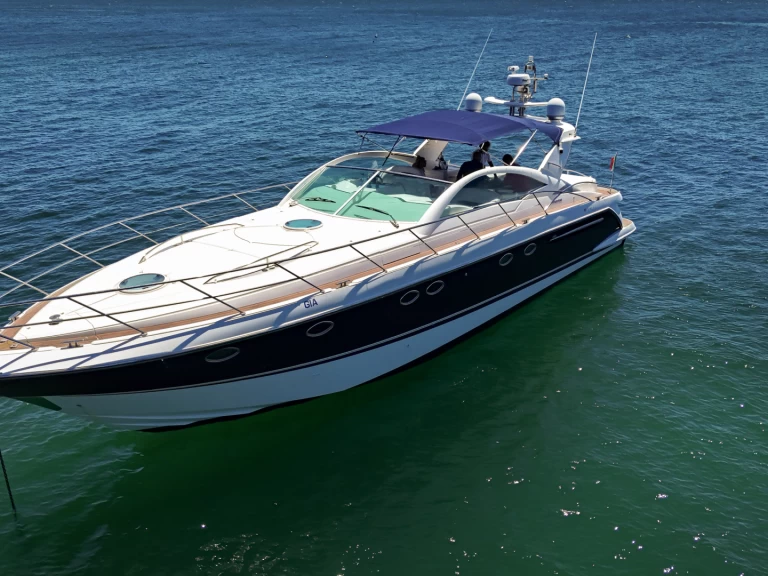 Motorboat to hire Cascais at the best price