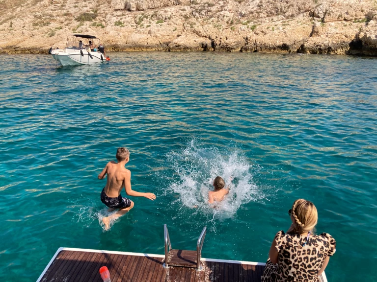 Sailboat to hire Gustavia at the best price