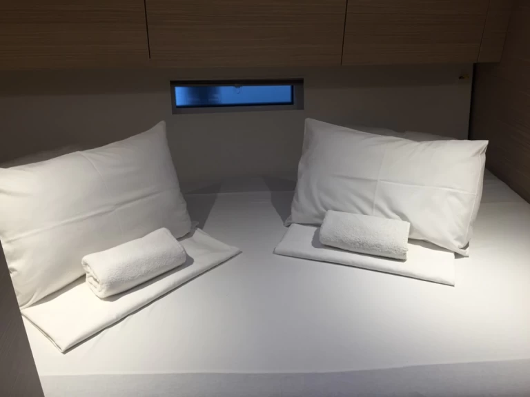 Hire Sailboat D&D Yacht with a boat licence