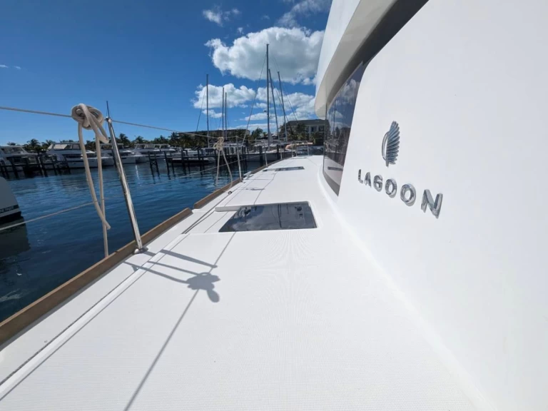 Yacht charter Nassau - Lagoon Lagoon 52 F on SamBoat