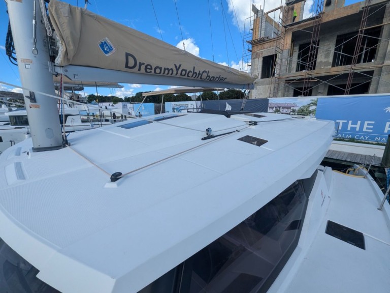 Charter a Fountaine Pajot Astrea 42 in Nassau on Samboat