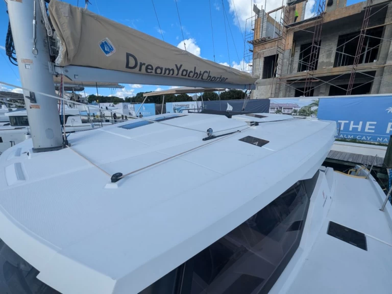 Charter a Fountaine Pajot Astrea 42 in Nassau on Samboat