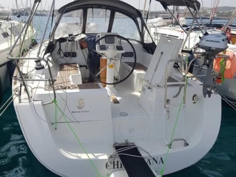Charter a Bénéteau Oceanis 34 in Néa Péramos on Samboat