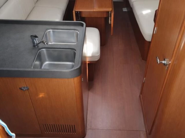 Hire Sailboat with or without skipper Bénéteau Néa Péramos