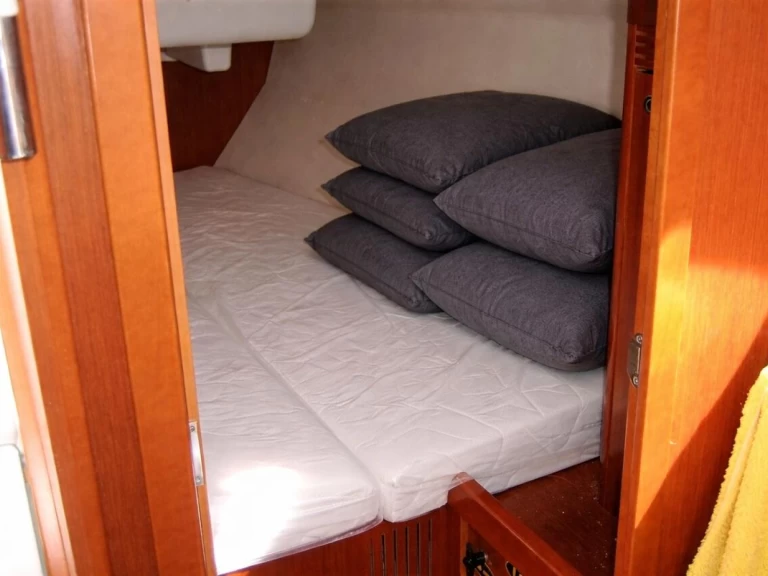 Hire Sailboat Bénéteau with a boat licence