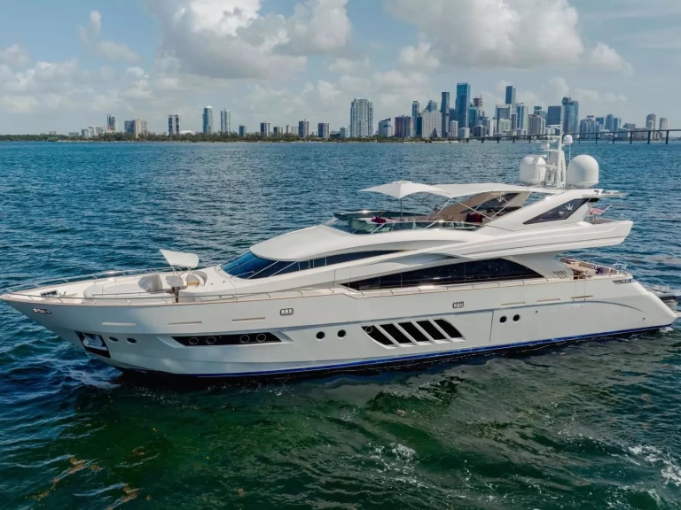 Hire a Dominator 28M South Miami Beach