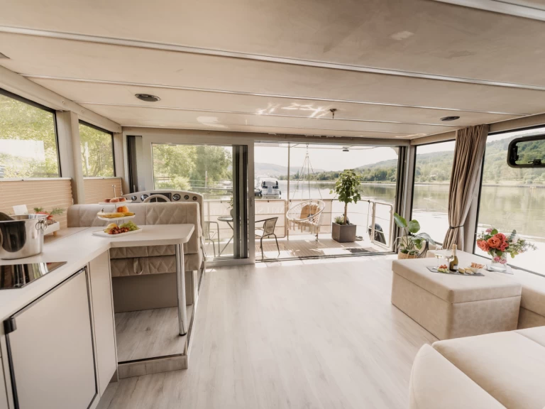 Charter a Luxboot Luxboot in Buchholz on Samboat