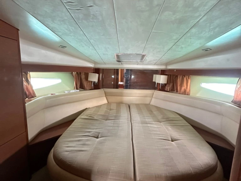 Charter a Prestige Prestige 390 S in Milazzo on Samboat