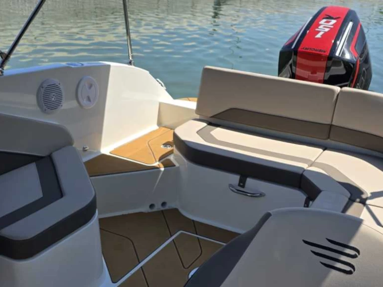 Motorboat to hire Poreč at the best price