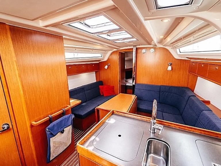 Yacht charter Betina - Bavaria Bavaria Cruiser 37 B on SamBoat