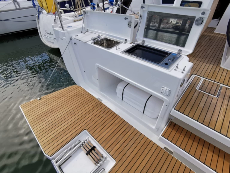 Yacht charter Lefkáda - Dufour Dufour 390 on SamBoat